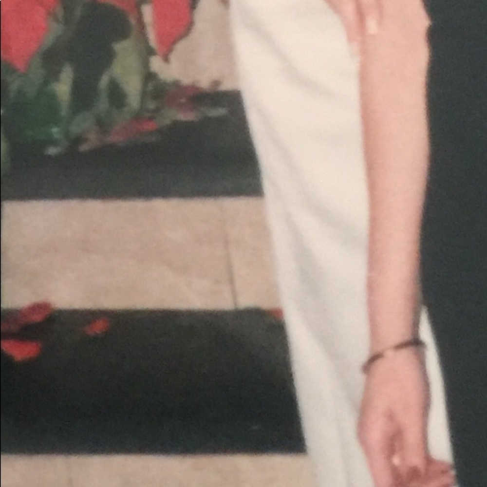 Cream Color Gown - Picture 2 of 16